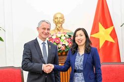 Việt Nam-Pháp phát huy vai trò trụ cột của hợp tác kinh tế-thương mại