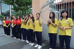 Học sinh, sinh viên tình nguyện 'tiếp sức' cho thí sinh thi lớp 10 tại TP Hồ Chí Minh