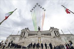 Điện mừng kỷ niệm Quốc khánh Cộng hòa Italy