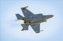 Mỹ phát tín hiệu mở rộng hiện diện hạt nhân tại sườn đông NATO