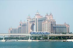 Dubai đông đúc trở lại, nhưng tại sao ngành du lịch vẫn chưa thoát khủng hoảng?
