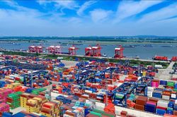 Kinh tế ASEAN+3 trước áp lực kép từ giá dầu và gián đoạn chuỗi cung ứng
