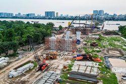 Hà Nội: Cận cảnh loạt trụ cầu vượt sông Hồng lộ diện