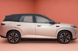 SUV hạng C công suất 326 mã lực, giá gần 500 triệu đồng, khách hàng thi nhau 'chốt đơn'