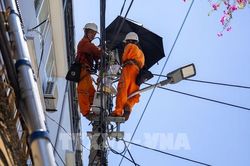 Áp lực với việc vận hành hệ thống điện mùa nắng nóng