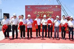 Quảng Ninh khởi công phần cầu đường vào cảng Vạn Ninh
