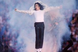 Cựu vệ sĩ tiết lộ hai ca sĩ hiếm hoi luôn ở bên Michael Jackson trong những ngày cô đơn nhất