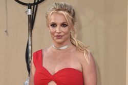 Britney Spears đăng tải thông điệp ẩn ý về 'những cô gái xấu tính' sau biến cố