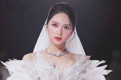 Tuyên bố gả con gái của mẹ ruột Hoa hậu Hương Giang
