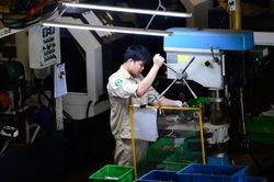 Áp lực tăng giá đè nặng lên ngành sản xuất