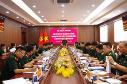 Thượng tướng Nguyễn Văn Gấu làm việc tại Bộ CHQS tỉnh Thanh Hóa