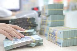 Thanh khoản ngân hàng chịu sức ép từ nhiều phía