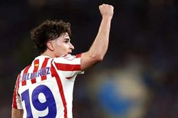 Barcelona chiêu mộ Anthony Gordon và tham vọng Julian Alvarez: Nghịch lý tài chính tại Camp Nou