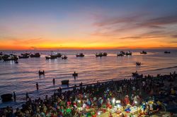 Từ vạn chài đến làng biển hiện đại