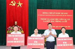 Tạo sinh kế bền vững cho người dân vùng phía Tây