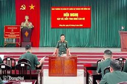 Chính ủy Bộ Chỉ huy Quân sự thành phố gặp gỡ, nắm tình hình tư tưởng tại Ban Chỉ huy Phòng thủ khu vực 2 - Long Khánh