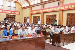 Đoàn công tác của Ban Thường vụ Tỉnh ủy làm việc với Thường trực Đảng ủy các xã thuộc nhóm 6
