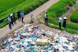 Xử lý ô nhiễm tại bãi tập kết rác thải sinh hoạt Đồng Lợ