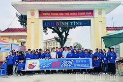 Áo xanh đồng hành cùng sĩ tử