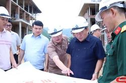 Đồng chí Phó Bí thư Tỉnh ủy, Chủ tịch Ủy ban MTTQ Việt Nam tỉnh làm việc tại xã Chiềng Khương