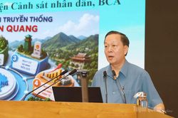 Bồi dưỡng kiến thức về quản trị quốc gia, quản trị địa phương và quản trị an ninh phi truyền thống