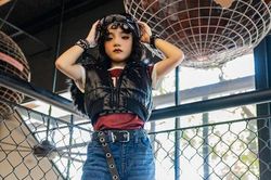 Mẫu nhí Phương Bình thần thái thu hút bởi phong cách đường phố