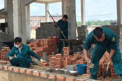 270 cán bộ chiến sĩ quân đội, công an hỗ trợ xây trường liên cấp ở Gia Lai