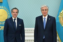 Kazakhstan 'bật đèn xanh' tiếp nhận uranium làm giàu của Iran
