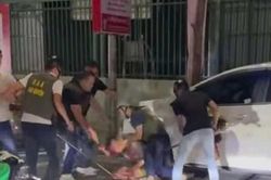 Bắt 'ma men' đánh đập dã man người phụ nữ trên đường phố trong đêm