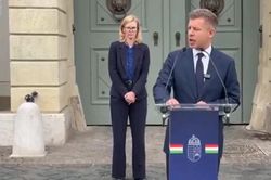 Thủ tướng Hungary đe dọa phế truất Tổng thống