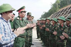 Trung tướng Trương Mạnh Dũng, Tư lệnh Quân khu 1 thăm, động viên cán bộ, chiến sĩ tham gia thi công cao tốc Đồng Đăng - Trà Lĩnh