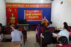 Trưởng Ban Tuyên giáo và Dân vận Tỉnh ủy Nông Thanh Tùng dự sinh hoạt tại Chi bộ xóm Bản Luộc, xã Nguyên Bình