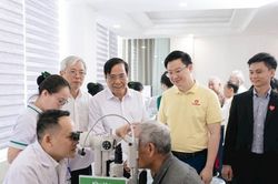 Hồi sinh thị lực cho người cao tuổi