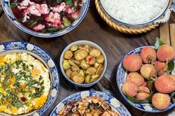 'Lương anh 9 triệu, lương em 5 triệu' phải xây mâm cơm gia đình như thế nào?