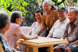 Sau tuổi 60 muốn sống vui, sống khỏe: Người khôn ngoan thường giữ 8 'tài sản' này