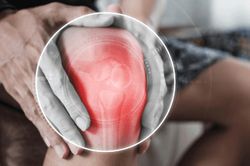 Không phải leo cầu thang, đây mới là 3 thói quen âm thầm 'bào mòn' đầu gối sau tuổi 50