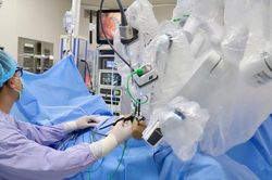 Chủ quan với dấu hiệu đi ngoài ra máu, người đàn ông 42 tuổi 'sốc' vì ung thư trực tràng