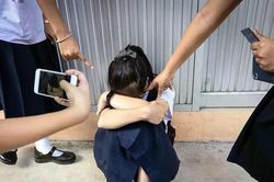 Cấm quay phim, chụp ảnh, chia sẻ về bạo lực học đường lên mạng: Hiểu sao cho đúng?