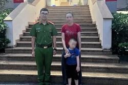 Kịp thời hỗ trợ b&eacute; trai đi lạc trong khu đ&ocirc; thị