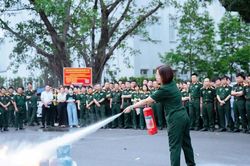 Hơn 1.000 y - b&aacute;c sĩ Bệnh viện Qu&acirc;n y 103 được trang bị kỹ năng xử l&yacute; ch&aacute;y, nổ