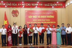 Ninh Bình: Khen thưởng học sinh đoạt giải tại các kỳ thi Olympic châu Á - Thái Bình Dương