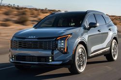 Doanh số Kia lập kỷ lục lịch sử nhờ xe hybrid tăng trưởng mạnh