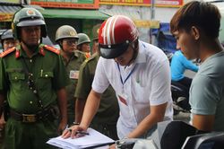 TP.HCM: Ra quân lập lại trật tự đô thị quanh chợ Long Trường