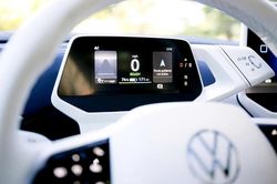 Volkswagen chặn kết nối b&ecirc;n thứ ba, rộ tranh c&atilde;i quyền sở hữu dữ liệu xe