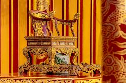 Ngai vua triều Nguyễn bị bẻ gãy đã được phục chế