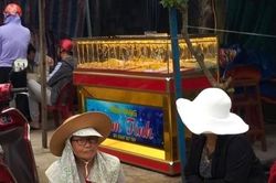 Tiệm vàng 'trơ trọi' giữa chợ Lý Sơn, chủ 14 năm không sợ trộm cắp