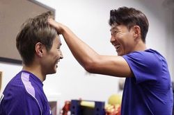 Son Heung-min và Lee Kang-in ăn ý đến kỳ lạ