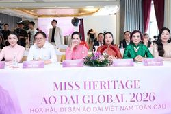 TS Trần Thị Bạch Dương: 'Cầm c&acirc;n nảy mực' bằng tri thức v&agrave; chiều s&acirc;u văn h&oacute;a tại Hoa hậu Di sản &Aacute;o d&agrave;i Việt Nam To&agrave;n cầu 2026