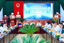 Tạo sinh kế cho người d&acirc;n trong bối cảnh ph&aacute;t triển đ&ocirc; thị