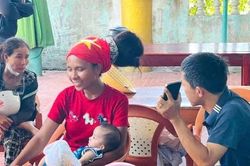 Quảng Trị: Hỗ trợ 3 mẹ con đi bộ 'xuy&ecirc;n Việt' giữa trời nắng n&oacute;ng trở về nh&agrave;